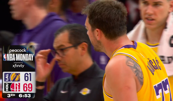 湖人61-69火箭 首节暂停成