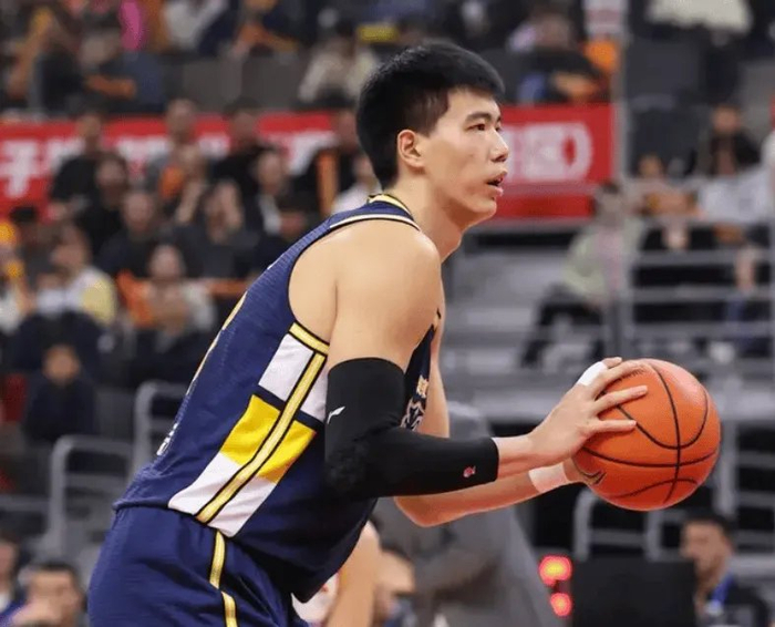 焦泊乔请假离队 杜锋批评与战术角色成主因