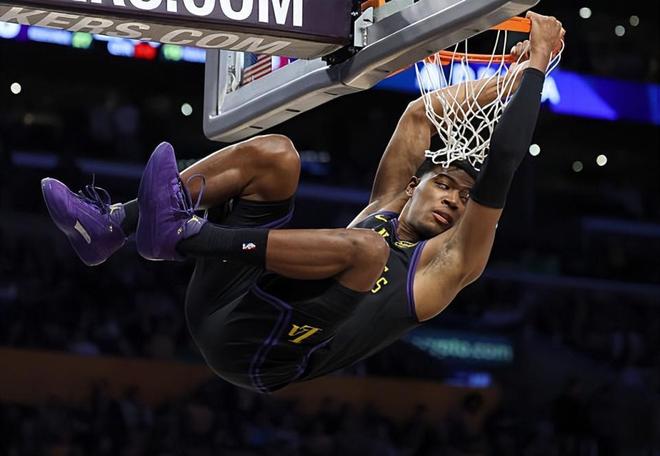 八村塁惨遭西部榜首球队完爆 湖人惨败雷霆