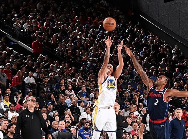 勇士逆转快船锁定季后赛席位 格林霍福德关键表