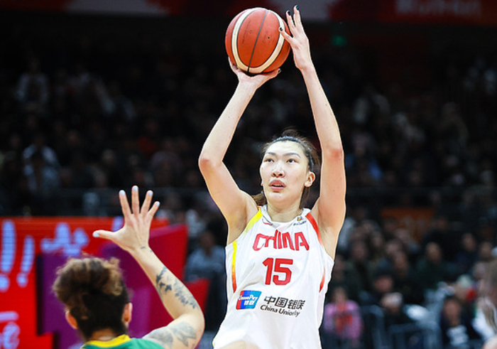 韩旭爆发砍22+8助中国女篮力克巴西