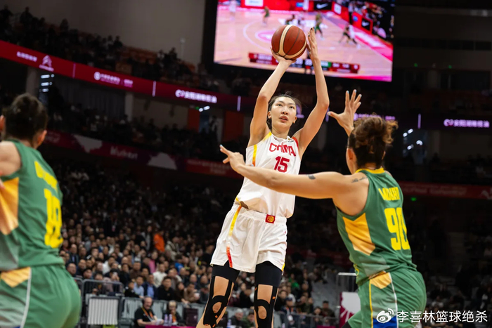 韩旭爆发砍22+8助中国女篮力克巴西