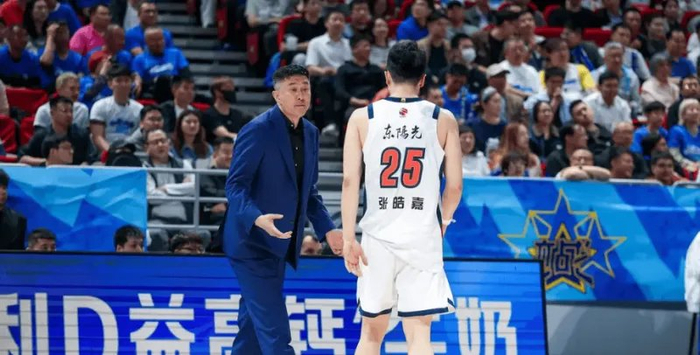 北京力克广东1-0 杜锋战术调整引争议